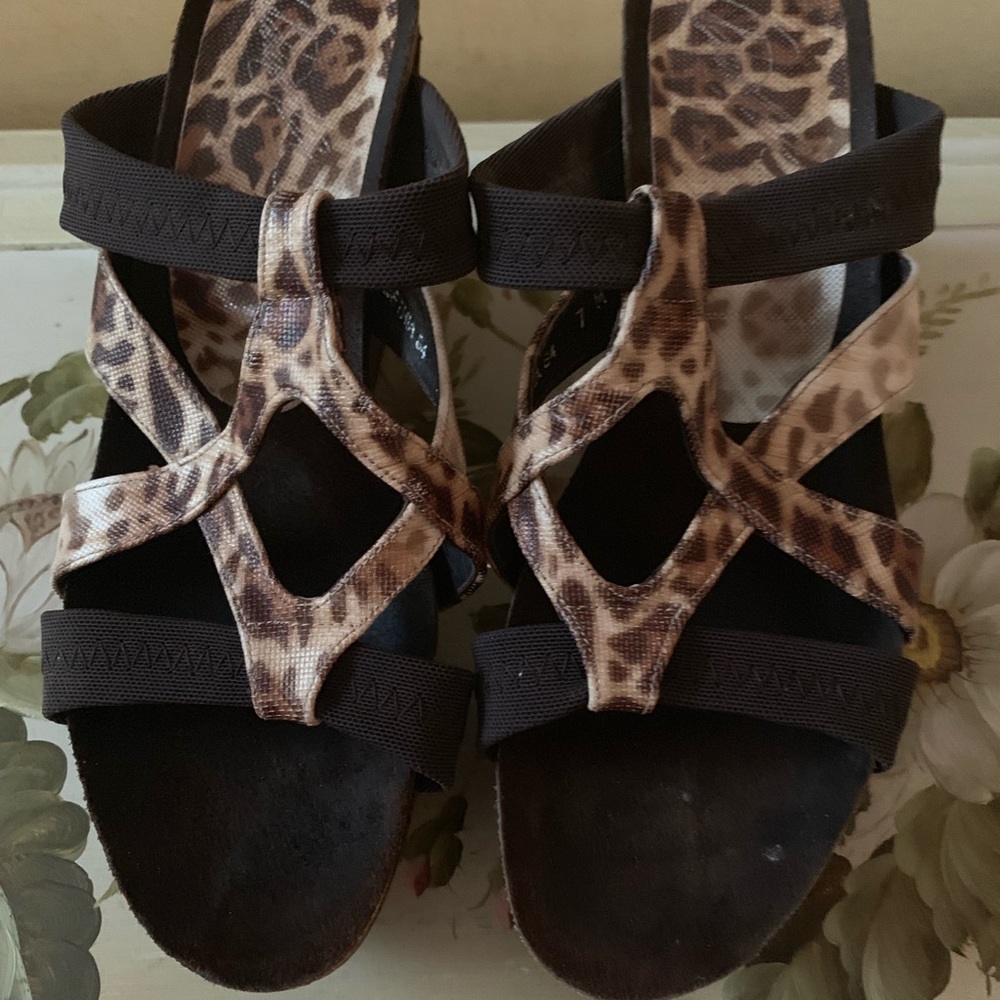 Size 7 Donald Pliner sandals